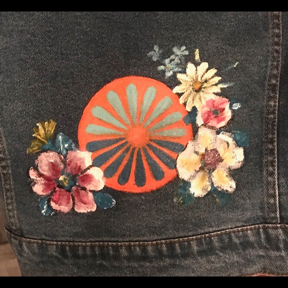 Hand Painted Jean Vest ๐ธ - Picture 4 of 5